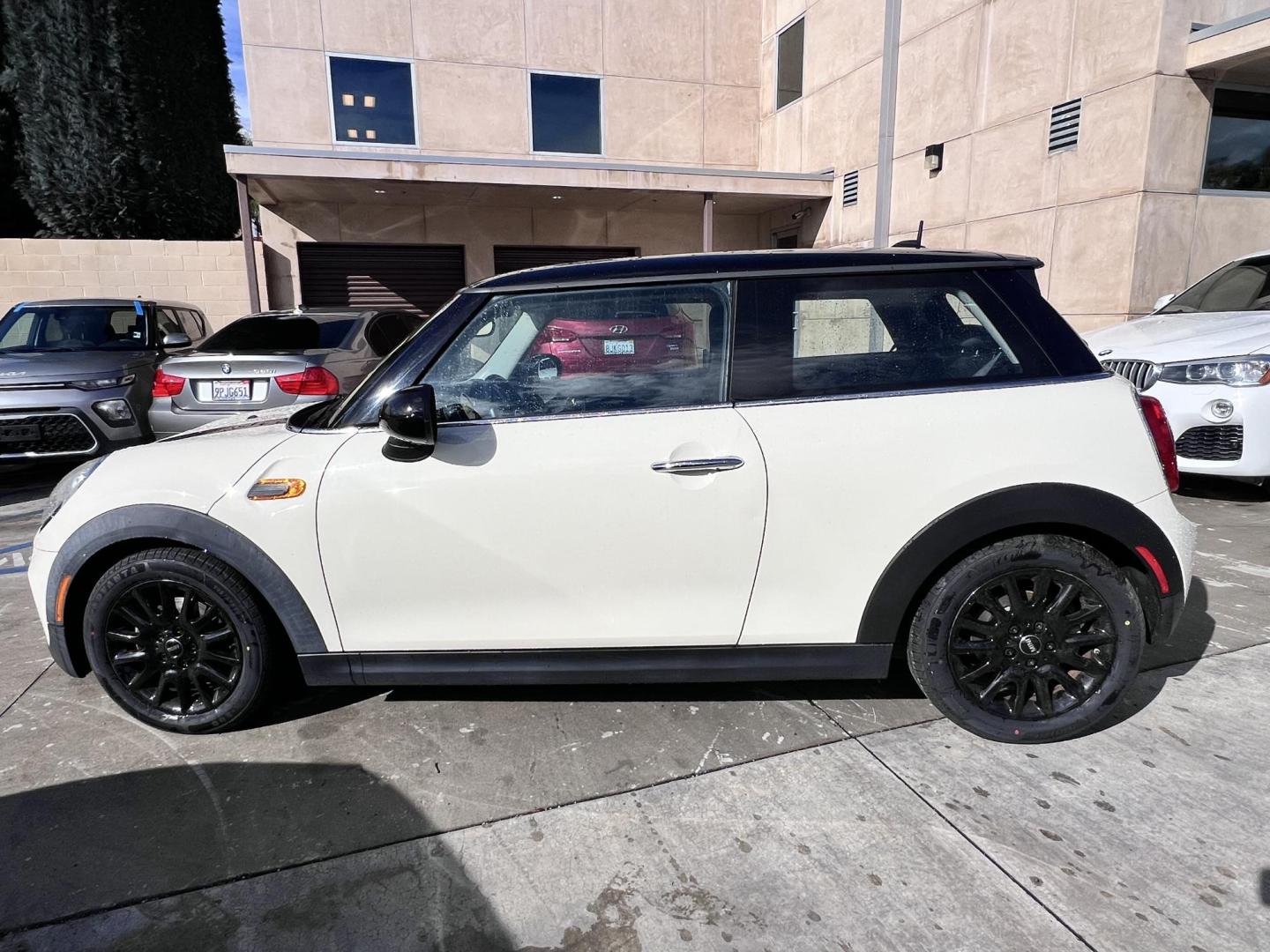 2016 White /Black Mini Cooper 3-Door (WMWXP5C59G3) with an 1.6L L4 DOHC 16V TURBO engine, located at 30 S. Berkeley Avenue, Pasadena, CA, 91107, (626) 248-7567, 34.145447, -118.109398 - 2016 MINI Cooper Hardtop 4-Door – Only 56K Miles – Buy Here Pay Here Pasadena Take home style, fun, and efficiency with this 2016 MINI Cooper 4-Door Hardtop (VIN WMWXP5C59G3B77329), showing only 56,000 original miles. This clean, compact hatchback blends European design with affordability and - Photo#1