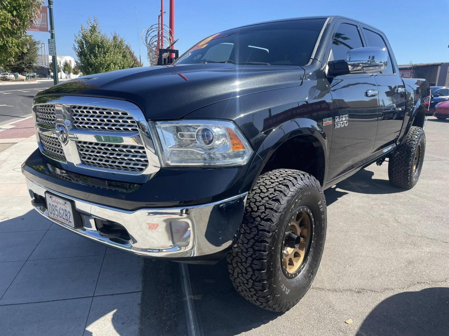 2016 RAM 1500 Laramie Crew Cab SWB 4WD (1C6RR7NT8GS) with an 5.7L V8 OHV 16V engine, 6A transmission, located at 744 E Miner Ave, Stockton, CA, 95202, (209) 944-5770, 37.956863, -121.282082 - PLUS TAXES AND FEES - Photo#3