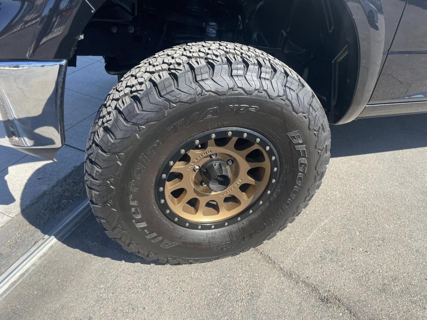 2016 RAM 1500 Laramie Crew Cab SWB 4WD (1C6RR7NT8GS) with an 5.7L V8 OHV 16V engine, 6A transmission, located at 744 E Miner Ave, Stockton, CA, 95202, (209) 944-5770, 37.956863, -121.282082 - PLUS TAXES AND FEES - Photo#11