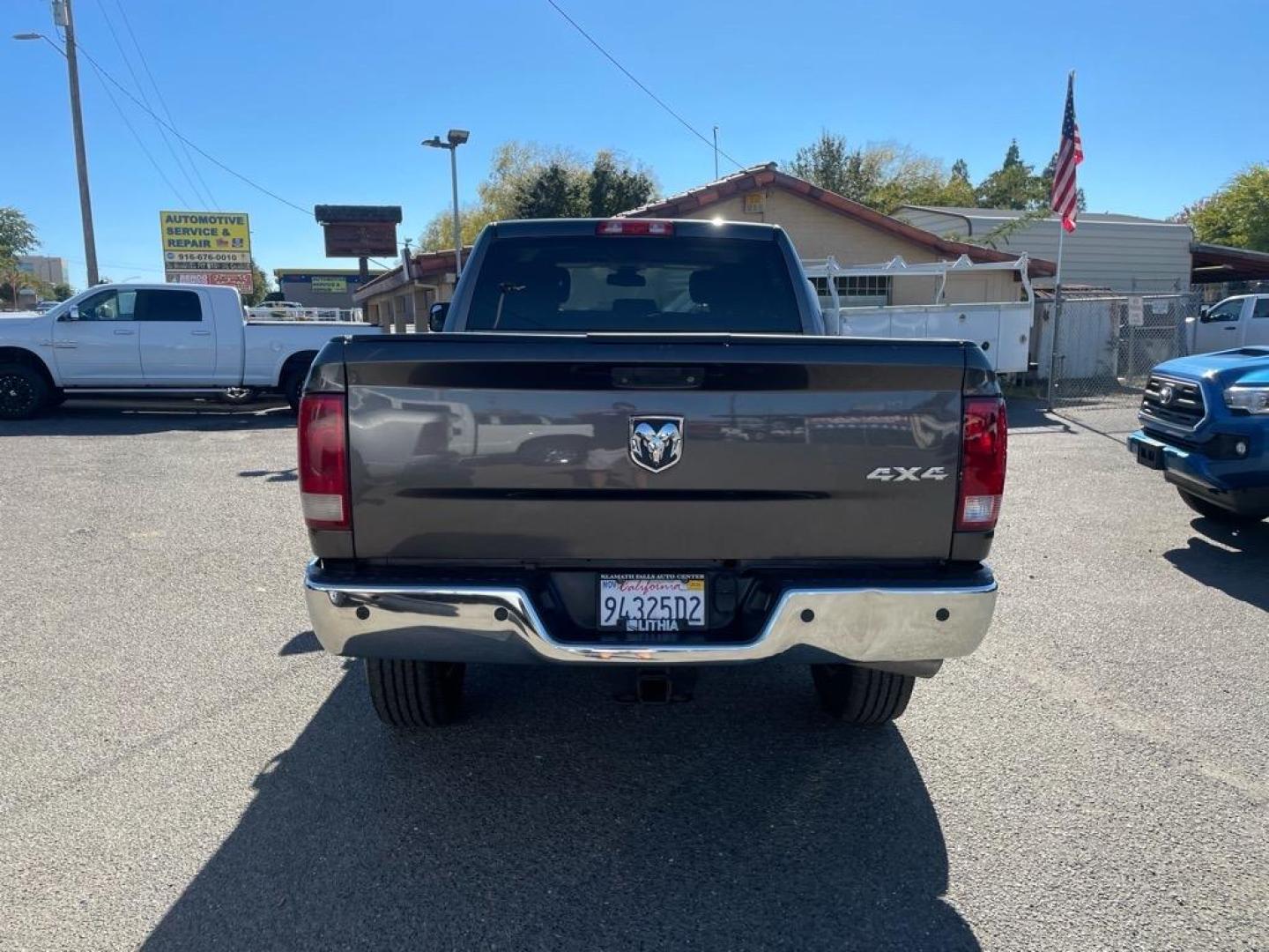 2016 Granite Crystal Metallic Clear Coat RAM 3500 Tradesman (3C63R3CL6GG) with an 6.7L Cummins 6.7L Diesel Turbo I6 350hp 660ft. lbs. Common Rail Direct Injection engine, Automatic transmission, located at 800 Riverside Ave, Roseville, CA, 95678, 916-773-4549 & Toll Free: 866-719-4393, 38.732265, -121.291039 - CUMMINS DIESEL CREW CAB 4X4 TRADESMAN NEW TIRES ONE OWNER CLEAN CARFAX - Photo#3