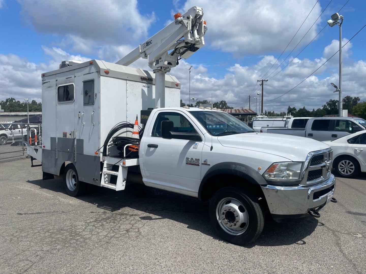 2016 White RAM 5500 Tradesman (3C7WRMBL1GG) with an 6.7L 6 Cylinder Other engine, 6-Speed Automatic transmission, located at 800 Riverside Ave, Roseville, CA, 95678, 916-773-4549 & Toll Free: 866-719-4393, 38.732265, -121.291039 - Photo#5