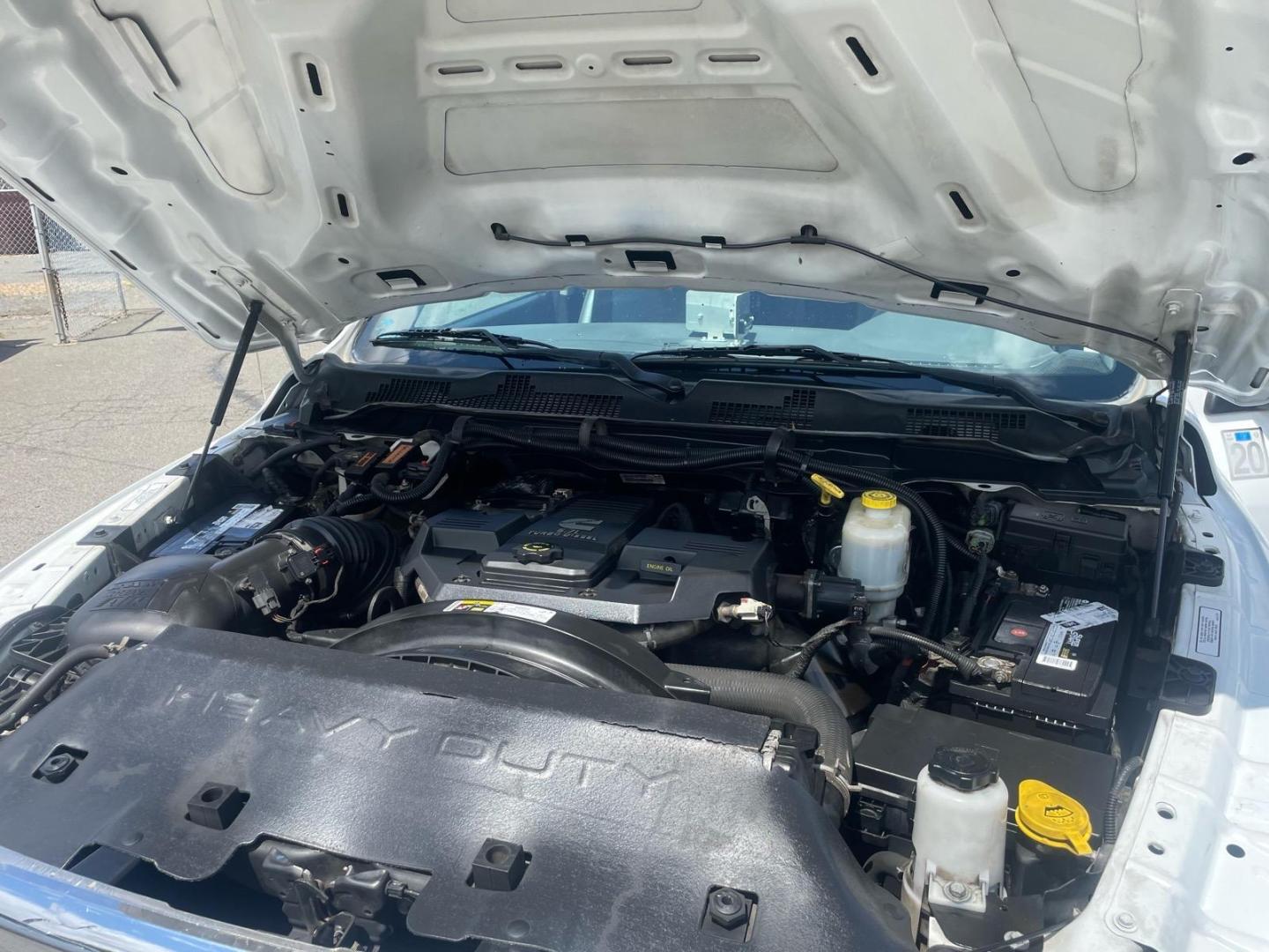 2016 White RAM 5500 Tradesman (3C7WRMBL1GG) with an 6.7L 6 Cylinder Other engine, 6-Speed Automatic transmission, located at 800 Riverside Ave, Roseville, CA, 95678, 916-773-4549 & Toll Free: 866-719-4393, 38.732265, -121.291039 - Photo#9