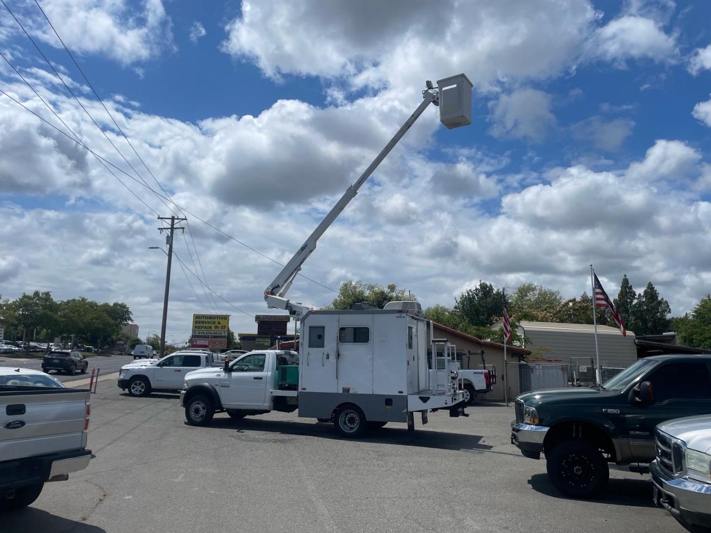 2016 White RAM 5500 Tradesman (3C7WRMBL1GG) with an 6.7L 6 Cylinder Other engine, 6-Speed Automatic transmission, located at 800 Riverside Ave, Roseville, CA, 95678, 916-773-4549 & Toll Free: 866-719-4393, 38.732265, -121.291039 - Photo#13