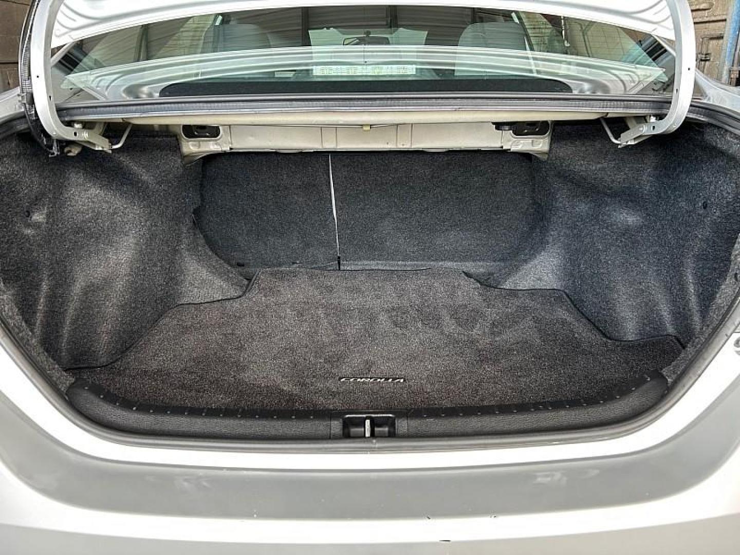 2016 SILVER Toyota Corolla (2T1BURHE4GC) with an 4-Cyl 1.8 Liter engine, Automatic CVTi-S transmission, located at 412 Auto Vista Drive, Palmdale, 93551, (661) 945-0620, 34.592636, -118.136681 - Photo#3