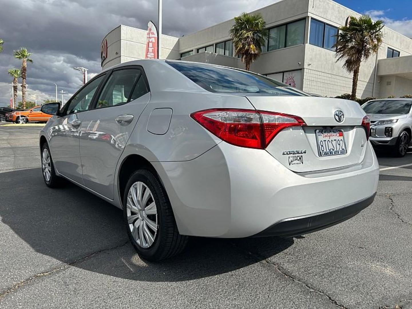 2016 SILVER Toyota Corolla (2T1BURHE4GC) with an 4-Cyl 1.8 Liter engine, Automatic CVTi-S transmission, located at 412 Auto Vista Drive, Palmdale, 93551, (661) 945-0620, 34.592636, -118.136681 - Photo#27