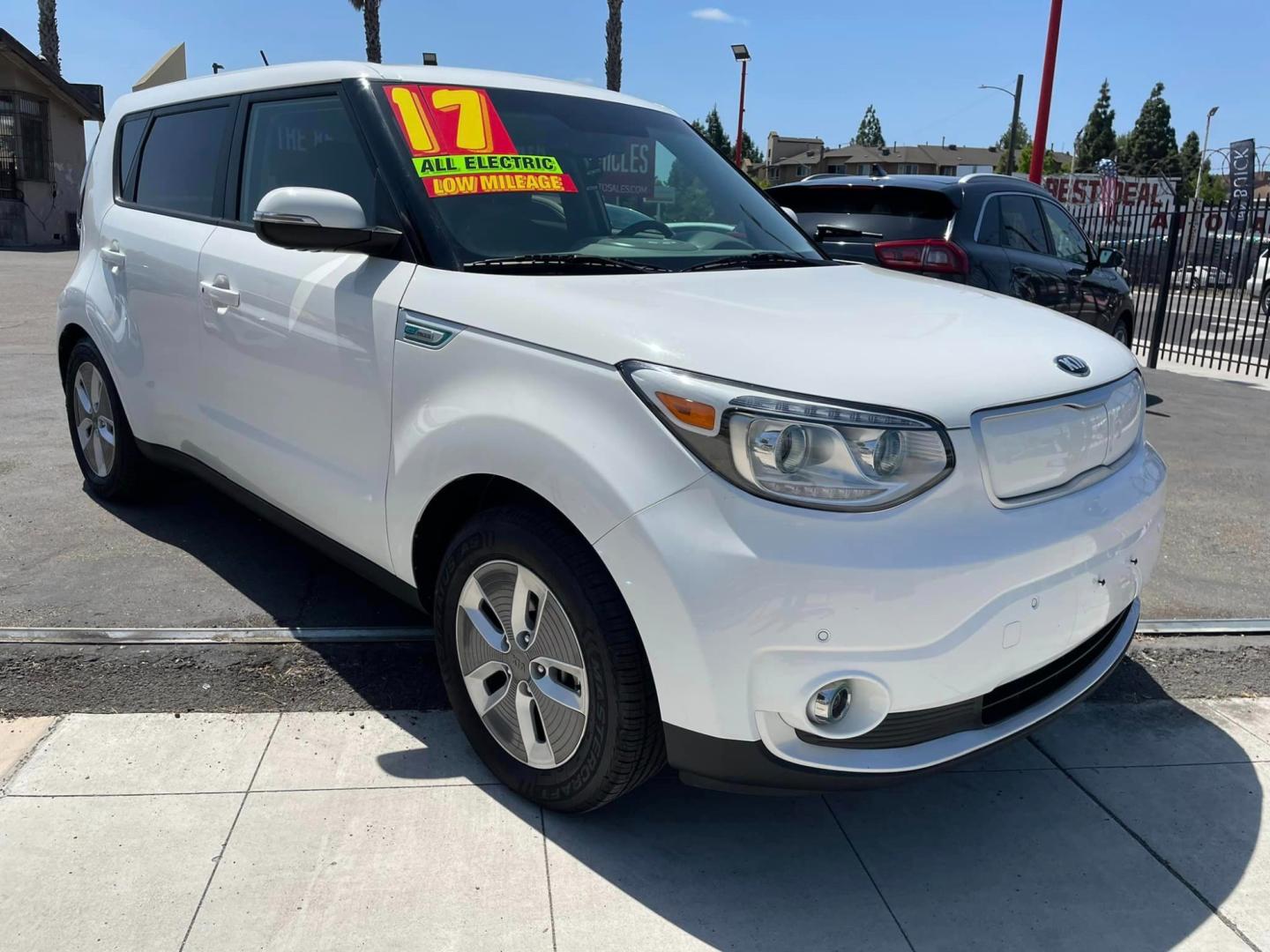 2017 WHITE Kia Soul EV + (KNDJX3AE7H7) with an ELECTRIC engine, 1A transmission, located at 744 E Miner Ave, Stockton, CA, 95202, (209) 944-5770, 37.956863, -121.282082 - PLUS TAXES AND FEES- Photo#0