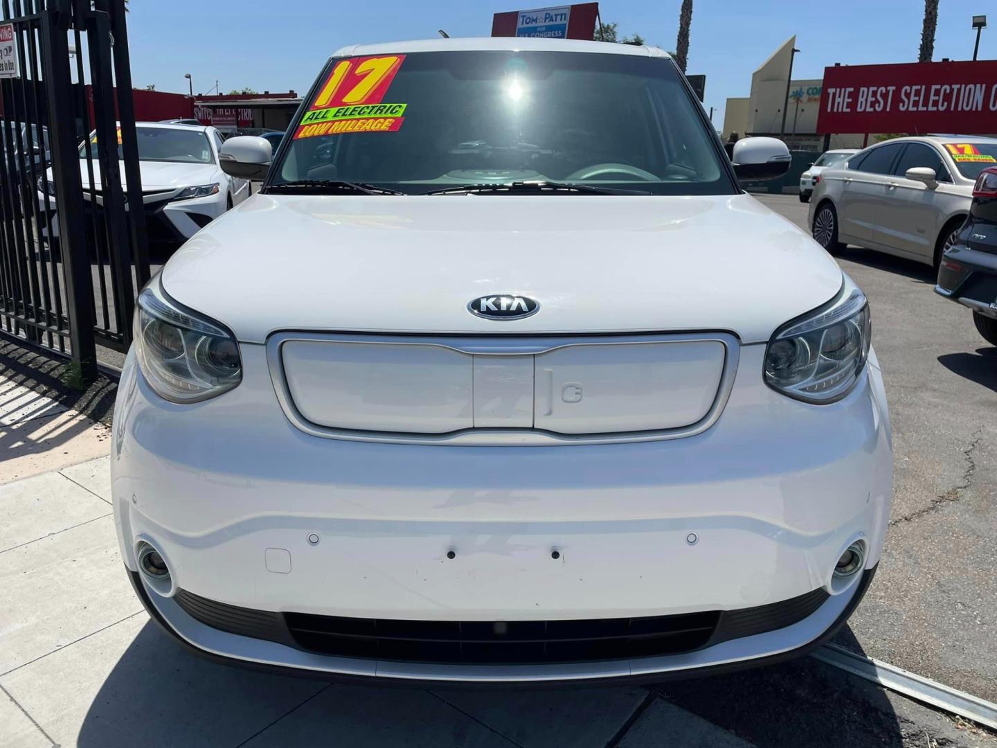 2017 WHITE Kia Soul EV + (KNDJX3AE7H7) with an ELECTRIC engine, 1A transmission, located at 744 E Miner Ave, Stockton, CA, 95202, (209) 944-5770, 37.956863, -121.282082 - PLUS TAXES AND FEES- Photo#2