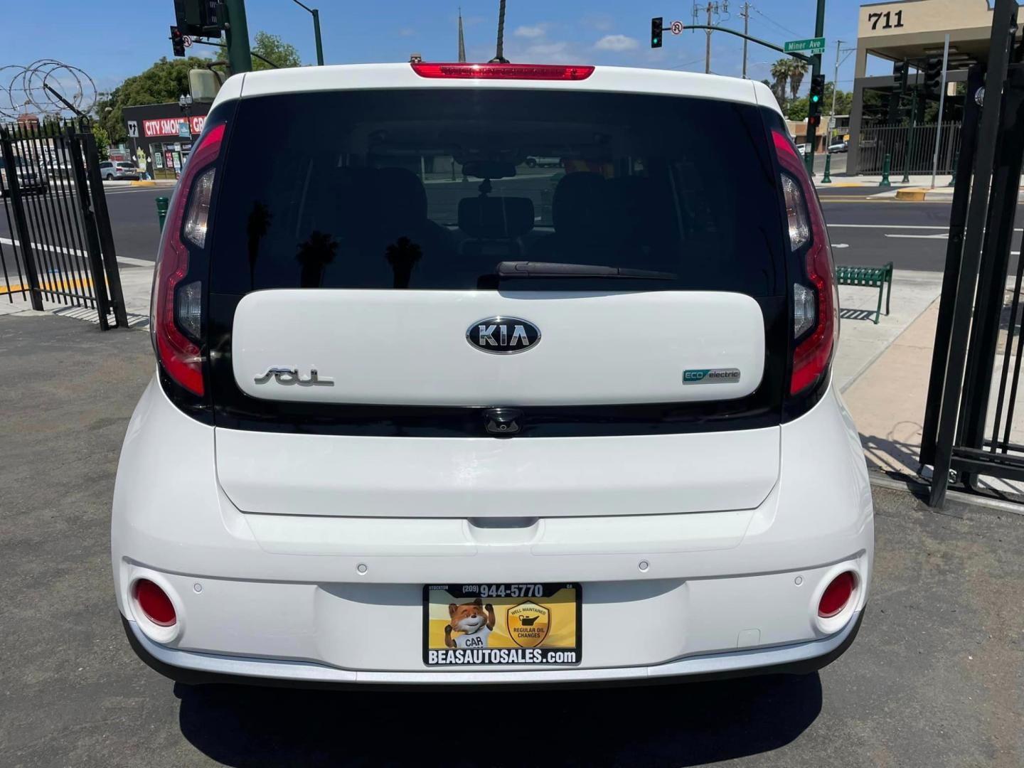 2017 WHITE Kia Soul EV + (KNDJX3AE7H7) with an ELECTRIC engine, 1A transmission, located at 744 E Miner Ave, Stockton, CA, 95202, (209) 944-5770, 37.956863, -121.282082 - PLUS TAXES AND FEES- Photo#6