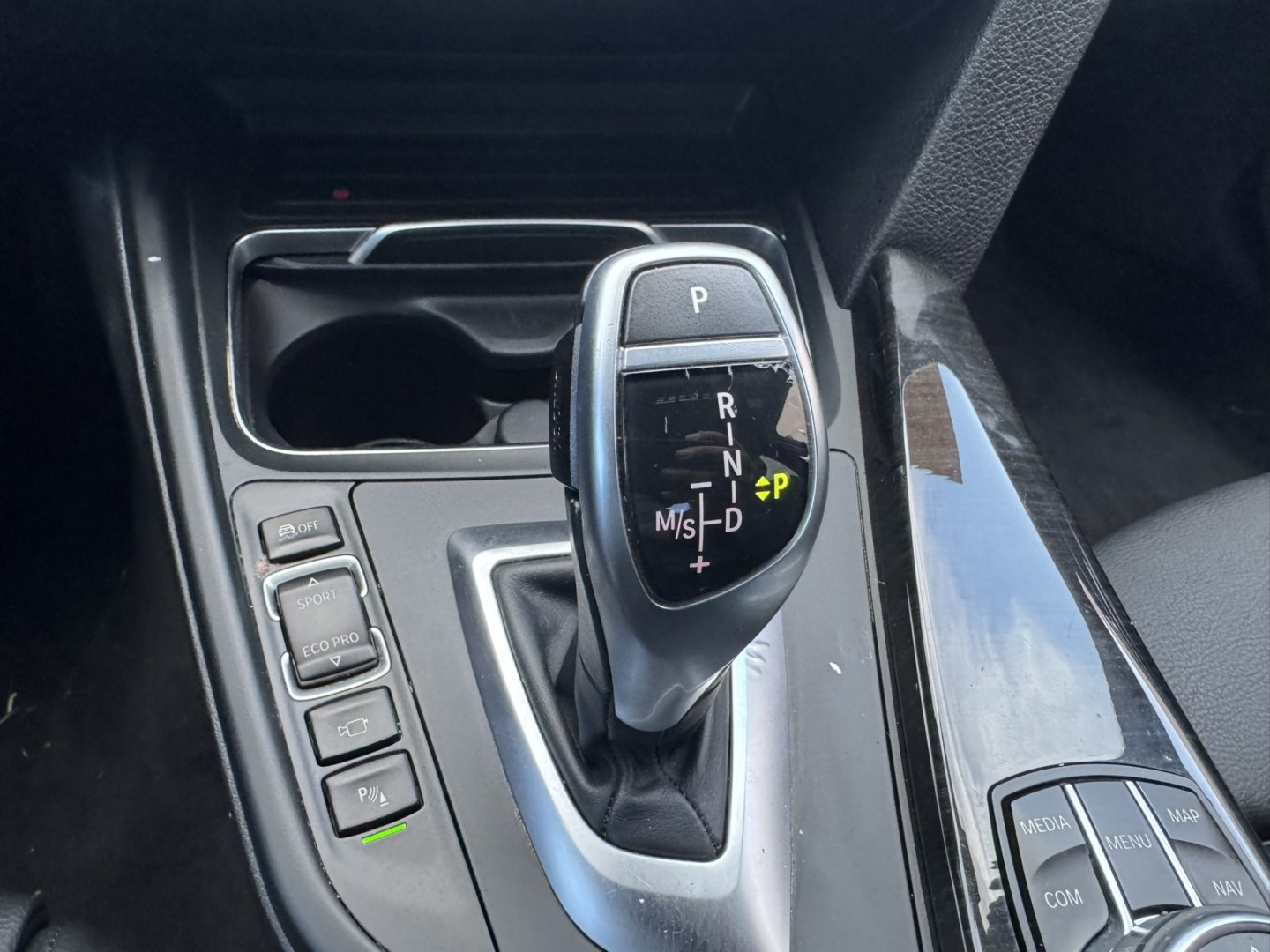 2017 BMW 3-Series 330i xDrive SULEV Sedan (WBA8D9G37HN) with an 3.0L L6 DOHC 24V engine, 8A transmission, located at 30 S. Berkeley Avenue, Pasadena, CA, 91107, (626) 248-7567, 34.145447, -118.109398- Photo#15