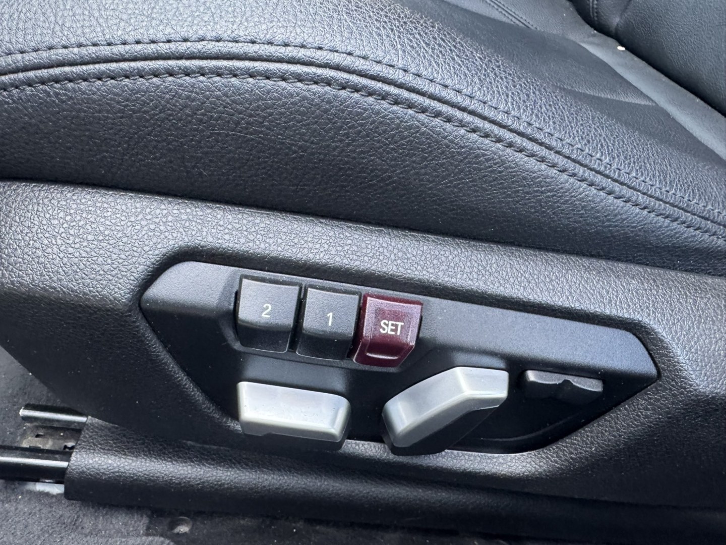 2017 BMW 3-Series 330i xDrive SULEV Sedan (WBA8D9G37HN) with an 3.0L L6 DOHC 24V engine, 8A transmission, located at 30 S. Berkeley Avenue, Pasadena, CA, 91107, (626) 248-7567, 34.145447, -118.109398- Photo#17