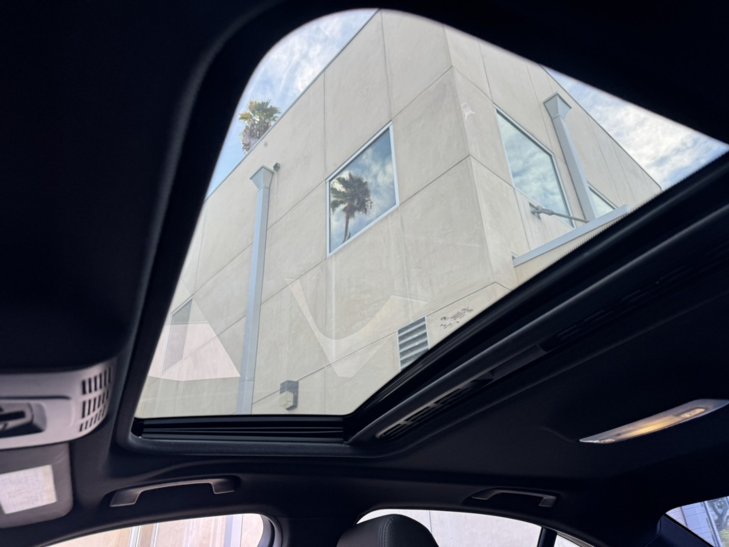2017 BMW 3-Series 330i xDrive SULEV Sedan (WBA8D9G37HN) with an 3.0L L6 DOHC 24V engine, 8A transmission, located at 30 S. Berkeley Avenue, Pasadena, CA, 91107, (626) 248-7567, 34.145447, -118.109398- Photo#20