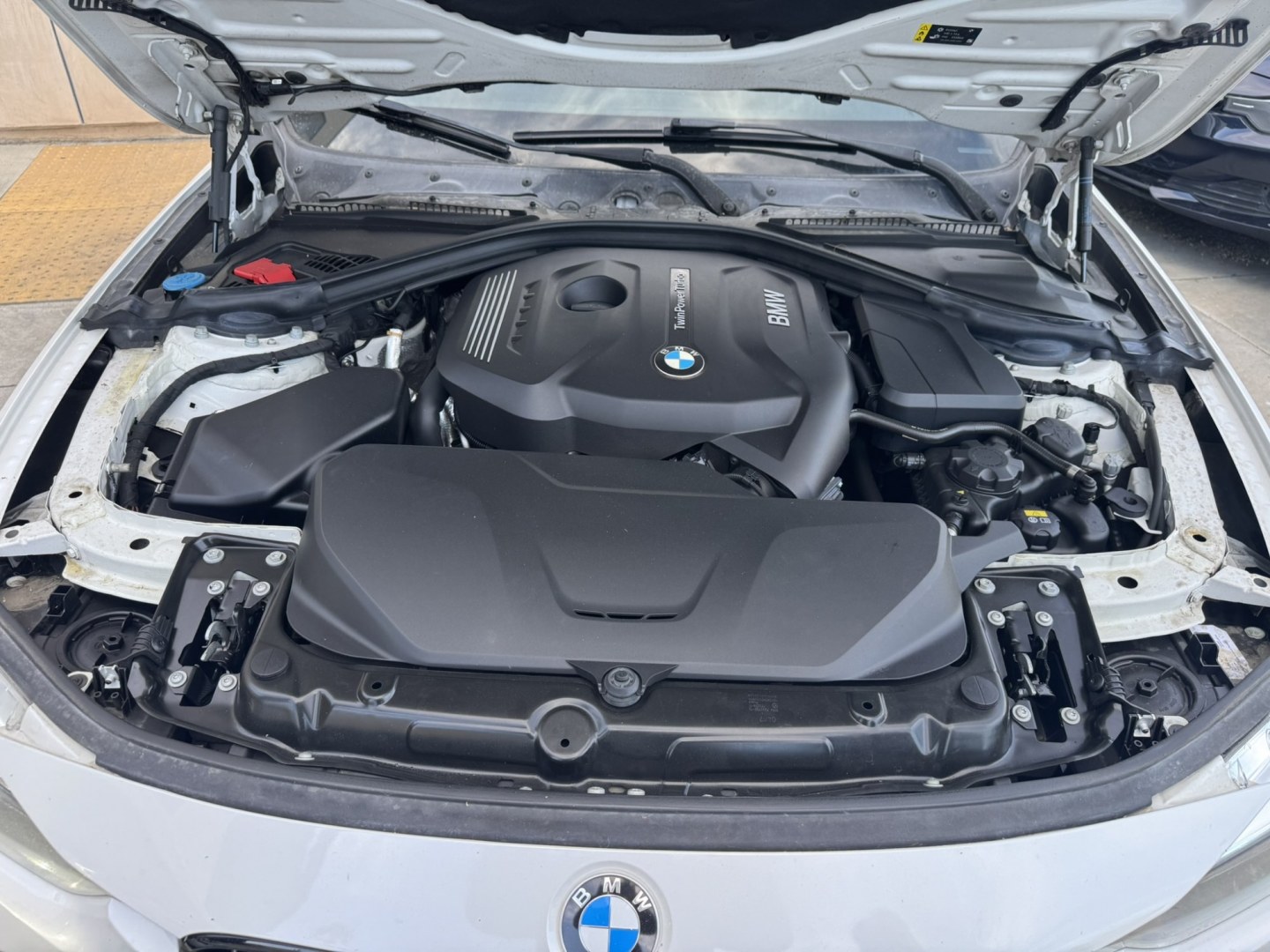 2017 BMW 3-Series 330i xDrive SULEV Sedan (WBA8D9G37HN) with an 3.0L L6 DOHC 24V engine, 8A transmission, located at 30 S. Berkeley Avenue, Pasadena, CA, 91107, (626) 248-7567, 34.145447, -118.109398- Photo#5