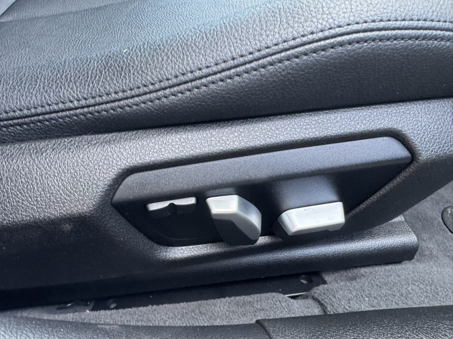 2017 BMW 3-Series 330i xDrive SULEV Sedan (WBA8D9G37HN) with an 3.0L L6 DOHC 24V engine, 8A transmission, located at 30 S. Berkeley Avenue, Pasadena, CA, 91107, (626) 248-7567, 34.145447, -118.109398- Photo#22