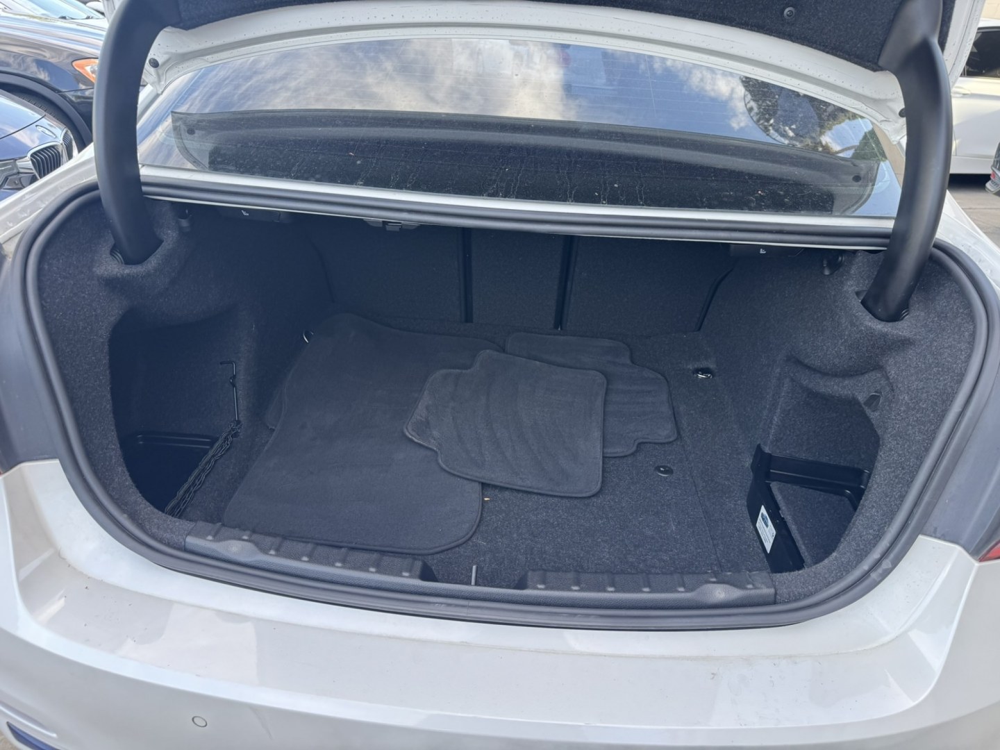 2017 BMW 3-Series 330i xDrive SULEV Sedan (WBA8D9G37HN) with an 3.0L L6 DOHC 24V engine, 8A transmission, located at 30 S. Berkeley Avenue, Pasadena, CA, 91107, (626) 248-7567, 34.145447, -118.109398- Photo#27