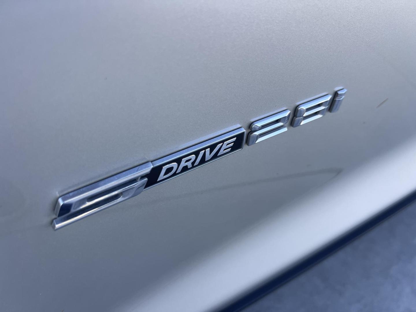 2017 Silver Metallic /Tan BMW X3 sDrive28i (5UXWZ7C51H0) with an 2.0L L4 DOHC 16V engine, 8A transmission, located at 30 S. Berkeley Avenue, Pasadena, CA, 91107, (626) 248-7567, 34.145447, -118.109398 - Are you in the market for a luxurious, reliable, and feature-packed SUV in Pasadena, CA? Look no further than this stunning 2017 BMW X3, available now at Crown City Motors, located at 30 S Berkeley Ave, Pasadena, CA 91107. As a trusted buy here pay here dealer, we specialize in offering top-quality - Photo#17