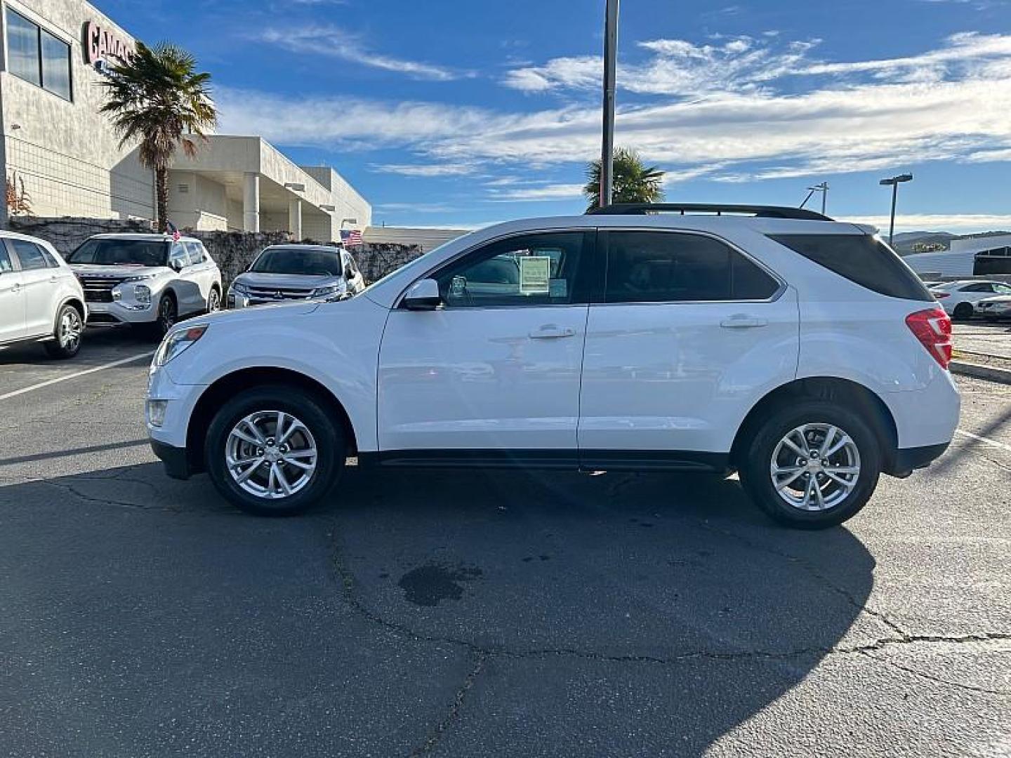 2017 WHITE Chevrolet Equinox (2GNALCEK2H1) with an 4-Cyl 2.4 Liter engine, Auto 6-Spd w/OD transmission, located at 412 Auto Vista Drive, Palmdale, 93551, (661) 945-0620, 34.592636, -118.136681 - Photo#4