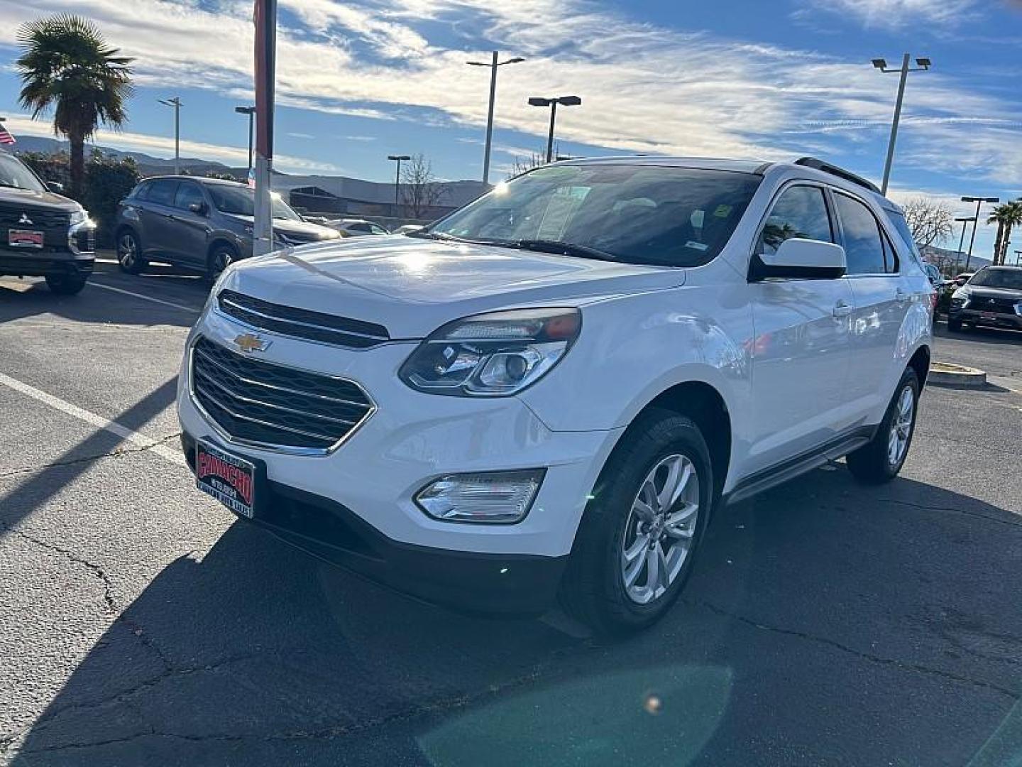2017 WHITE Chevrolet Equinox (2GNALCEK2H1) with an 4-Cyl 2.4 Liter engine, Auto 6-Spd w/OD transmission, located at 412 Auto Vista Drive, Palmdale, 93551, (661) 945-0620, 34.592636, -118.136681 - Photo#5