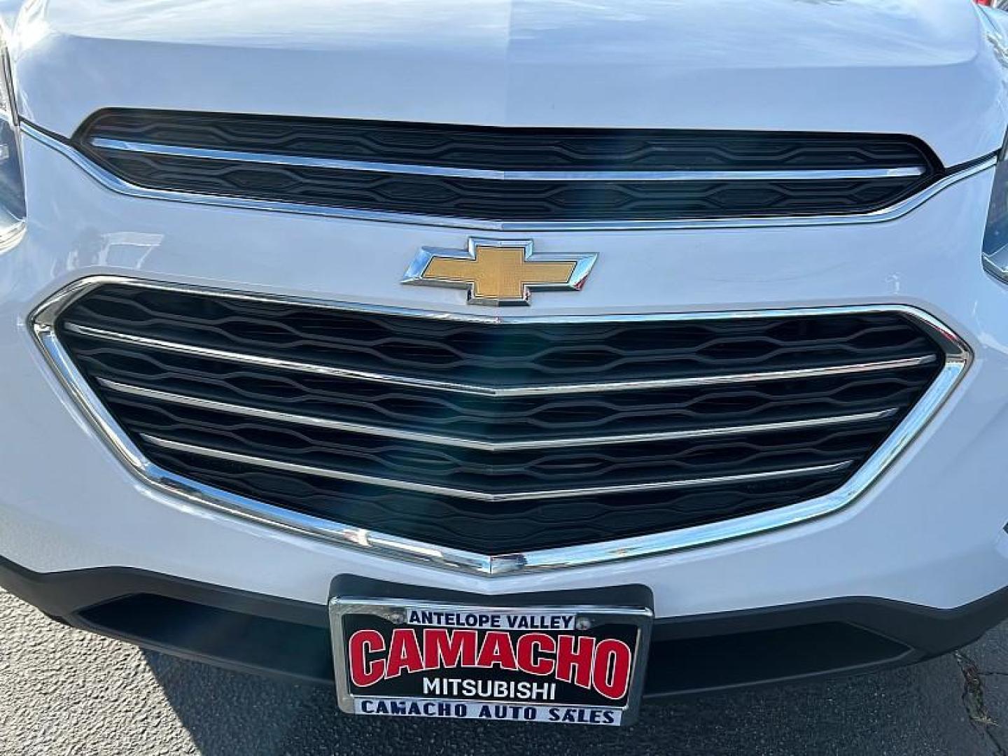 2017 WHITE Chevrolet Equinox (2GNALCEK2H1) with an 4-Cyl 2.4 Liter engine, Auto 6-Spd w/OD transmission, located at 412 Auto Vista Drive, Palmdale, 93551, (661) 945-0620, 34.592636, -118.136681 - Photo#7