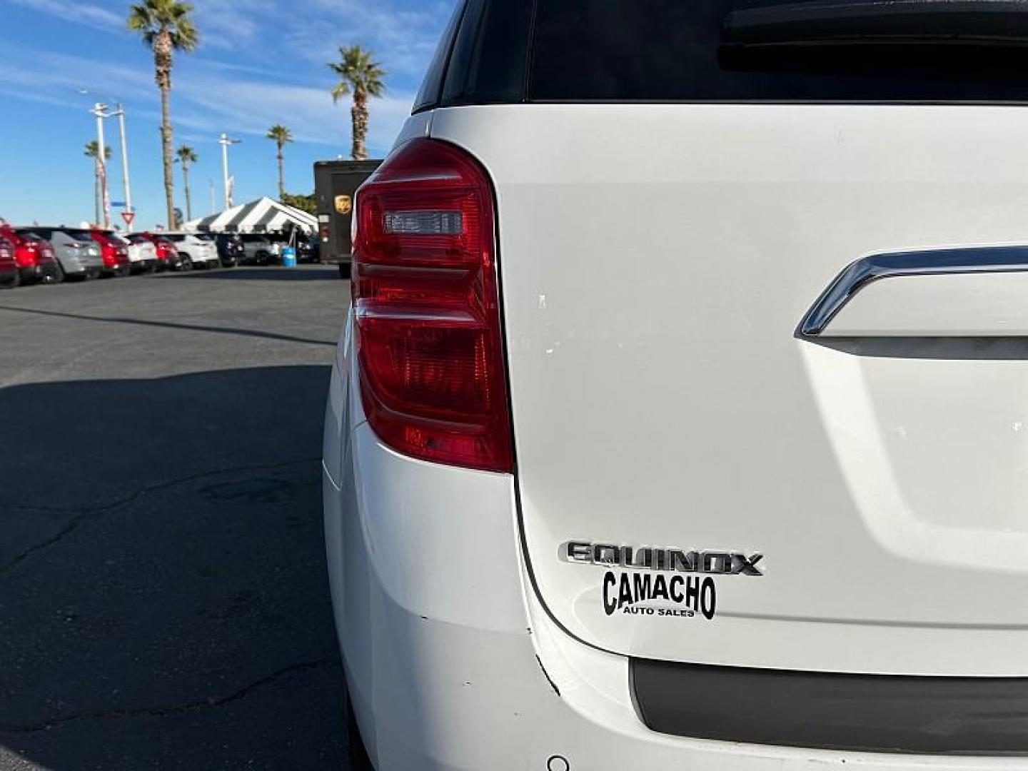 2017 WHITE Chevrolet Equinox (2GNALCEK2H1) with an 4-Cyl 2.4 Liter engine, Auto 6-Spd w/OD transmission, located at 412 Auto Vista Drive, Palmdale, 93551, (661) 945-0620, 34.592636, -118.136681 - Photo#13