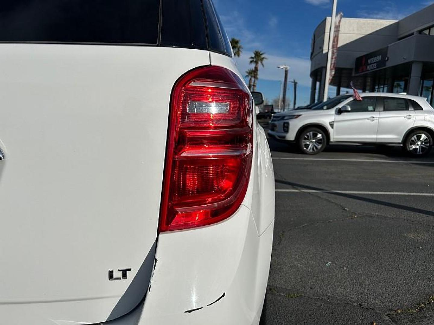 2017 WHITE Chevrolet Equinox (2GNALCEK2H1) with an 4-Cyl 2.4 Liter engine, Auto 6-Spd w/OD transmission, located at 412 Auto Vista Drive, Palmdale, 93551, (661) 945-0620, 34.592636, -118.136681 - Photo#14