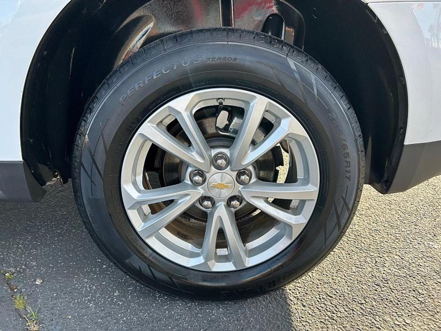 2017 WHITE Chevrolet Equinox (2GNALCEK2H1) with an 4-Cyl 2.4 Liter engine, Auto 6-Spd w/OD transmission, located at 412 Auto Vista Drive, Palmdale, 93551, (661) 945-0620, 34.592636, -118.136681 - Photo#15