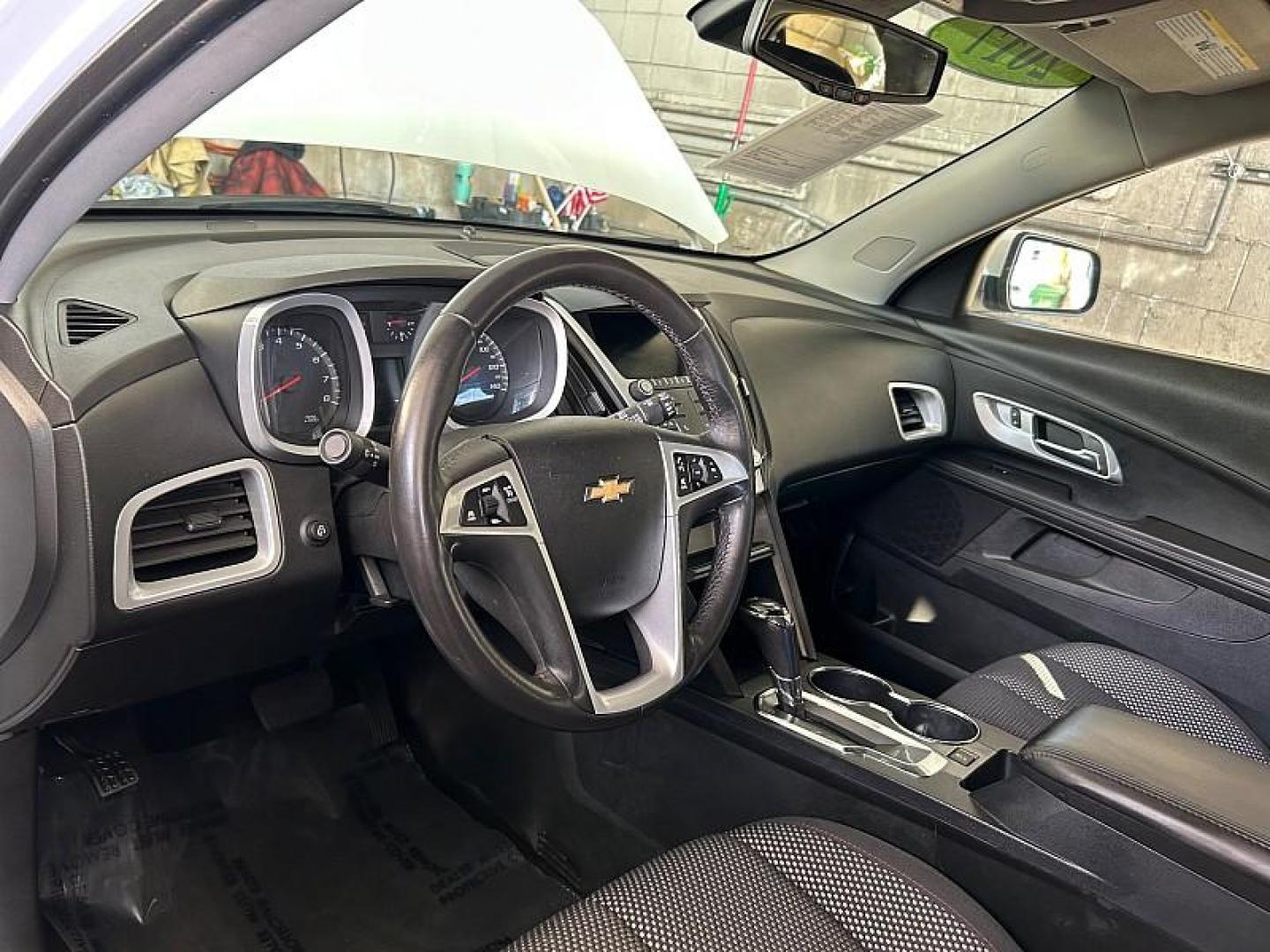 2017 WHITE Chevrolet Equinox (2GNALCEK2H1) with an 4-Cyl 2.4 Liter engine, Auto 6-Spd w/OD transmission, located at 412 Auto Vista Drive, Palmdale, 93551, (661) 945-0620, 34.592636, -118.136681 - Photo#17