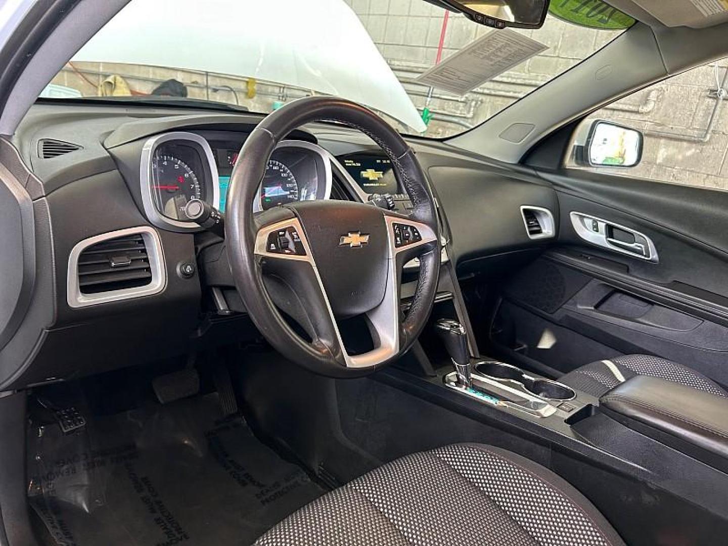 2017 WHITE Chevrolet Equinox (2GNALCEK2H1) with an 4-Cyl 2.4 Liter engine, Auto 6-Spd w/OD transmission, located at 412 Auto Vista Drive, Palmdale, 93551, (661) 945-0620, 34.592636, -118.136681 - Photo#19