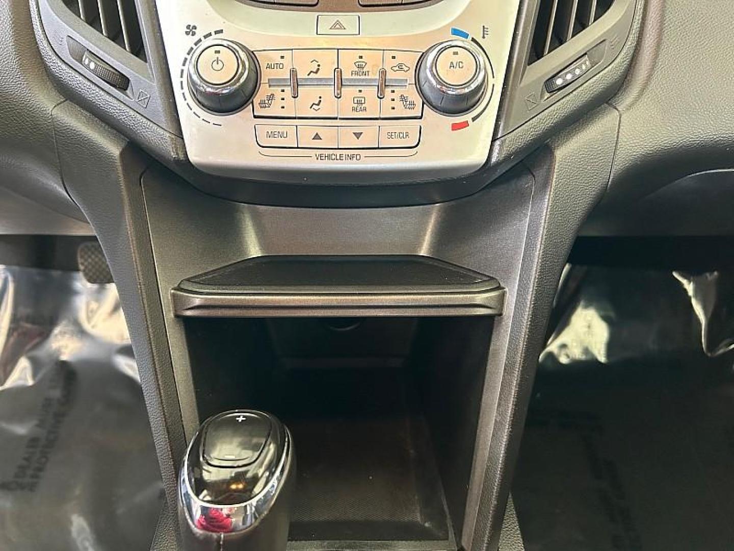 2017 WHITE Chevrolet Equinox (2GNALCEK2H1) with an 4-Cyl 2.4 Liter engine, Auto 6-Spd w/OD transmission, located at 412 Auto Vista Drive, Palmdale, 93551, (661) 945-0620, 34.592636, -118.136681 - Photo#21