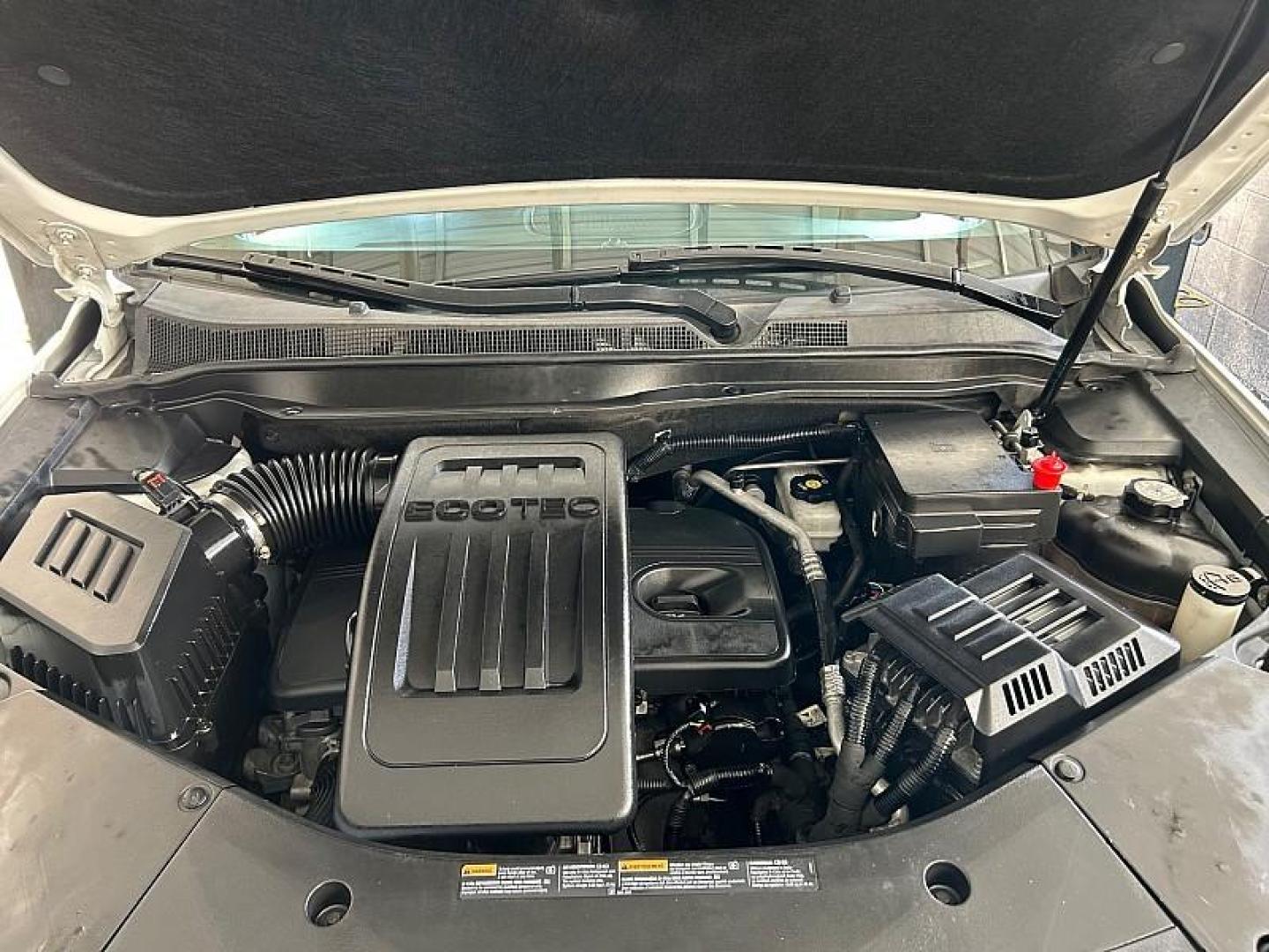 2017 WHITE Chevrolet Equinox (2GNALCEK2H1) with an 4-Cyl 2.4 Liter engine, Auto 6-Spd w/OD transmission, located at 412 Auto Vista Drive, Palmdale, 93551, (661) 945-0620, 34.592636, -118.136681 - Photo#27