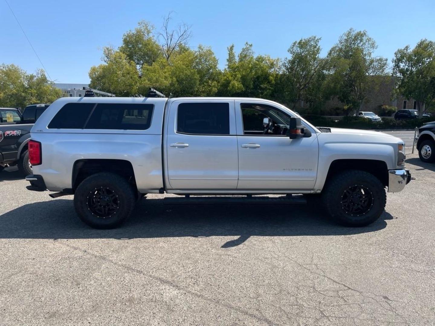 2017 Silver Ice Metallic Chevrolet Silverado 1500 LT (3GCUKREC0HG) with an 5.3L EcoTec3 5.3L V8 355hp 383ft. lbs. Direct Injection engine, 6-Speed Shiftable Automatic w/Overdrive transmission, located at 800 Riverside Ave, Roseville, CA, 95678, 916-773-4549 & Toll Free: 866-719-4393, 38.732265, -121.291039 - 4X4 CREW CAB LT SERVICE RECORDS ON CLEAN CARFAX - Photo#5