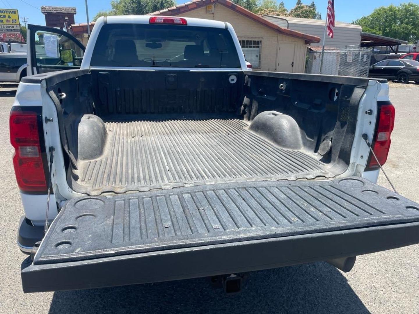 2017 Summit White Chevrolet Silverado 2500HD Work Truck (1GC1KUEYXHF) with an 6.6L Duramax 6.6L Biodiesel Turbo V8 445hp 910ft. lbs. Common Rail Direct Injection engine, Allison 1000 6-Speed Shiftable Automatic transmission, located at 800 Riverside Ave, Roseville, CA, 95678, 916-773-4549 & Toll Free: 866-719-4393, 38.732265, -121.291039 - DURAXAX DIESEL CREW CAB 4X4 ALLISON TRANSMISSION ONE OWNER SERVICE RECORDS ON CLEAN CARFAX - Photo#9