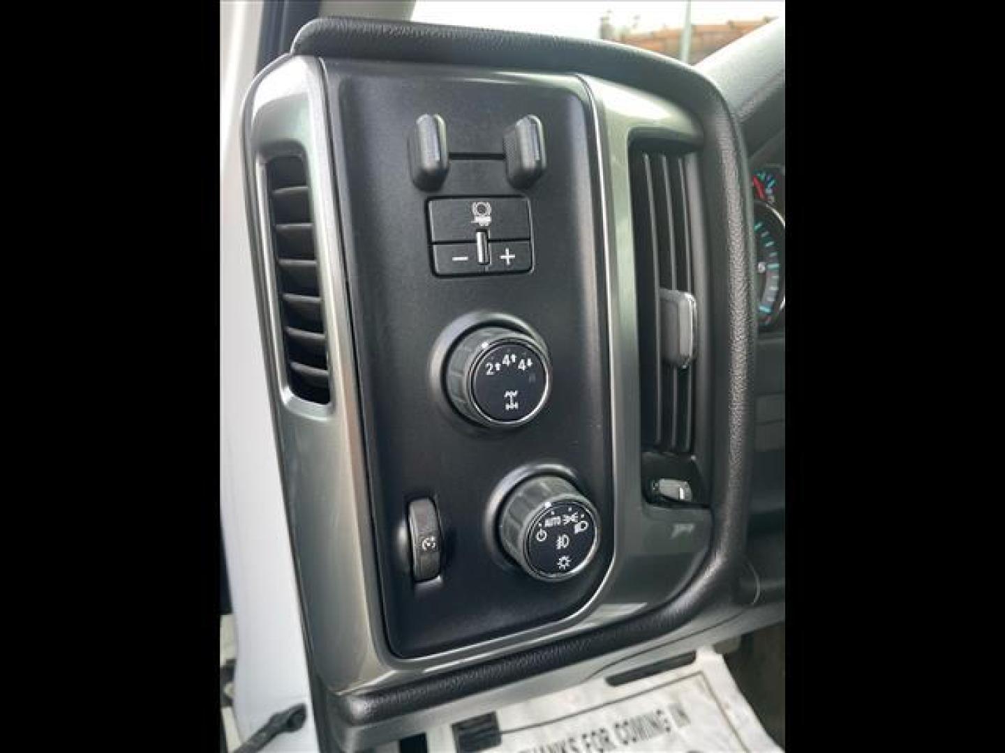 2017 Summit White Chevrolet Silverado 2500HD LT (1GC2KVEG2HZ) with an 6.0L Vortec 6.0L Flex Fuel V8 360hp 380ft. lbs. Sequential Electronic Fuel Injection engine, 6-Speed Shiftable Automatic transmission, located at 800 Riverside Ave, Roseville, CA, 95678, 916-773-4549 & Toll Free: 866-719-4393, 38.732265, -121.291039 - DOUBLE CAB 4X4 LT - Photo#9