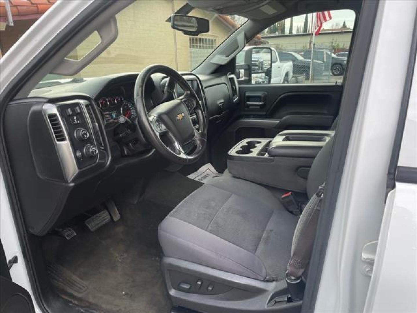 2017 Summit White Chevrolet Silverado 2500HD LT (1GC2KVEG2HZ) with an 6.0L Vortec 6.0L Flex Fuel V8 360hp 380ft. lbs. Sequential Electronic Fuel Injection engine, 6-Speed Shiftable Automatic transmission, located at 800 Riverside Ave, Roseville, CA, 95678, 916-773-4549 & Toll Free: 866-719-4393, 38.732265, -121.291039 - DOUBLE CAB 4X4 LT - Photo#12