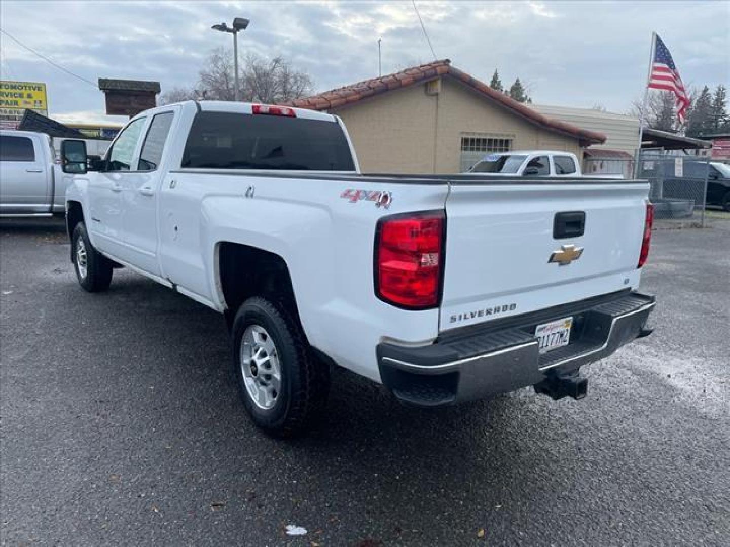 2017 Summit White Chevrolet Silverado 2500HD LT (1GC2KVEG2HZ) with an 6.0L Vortec 6.0L Flex Fuel V8 360hp 380ft. lbs. Sequential Electronic Fuel Injection engine, 6-Speed Shiftable Automatic transmission, located at 800 Riverside Ave, Roseville, CA, 95678, 916-773-4549 & Toll Free: 866-719-4393, 38.732265, -121.291039 - DOUBLE CAB 4X4 LT - Photo#2