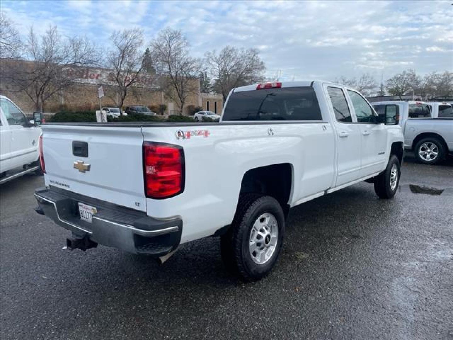 2017 Summit White Chevrolet Silverado 2500HD LT (1GC2KVEG2HZ) with an 6.0L Vortec 6.0L Flex Fuel V8 360hp 380ft. lbs. Sequential Electronic Fuel Injection engine, 6-Speed Shiftable Automatic transmission, located at 800 Riverside Ave, Roseville, CA, 95678, 916-773-4549 & Toll Free: 866-719-4393, 38.732265, -121.291039 - DOUBLE CAB 4X4 LT - Photo#3