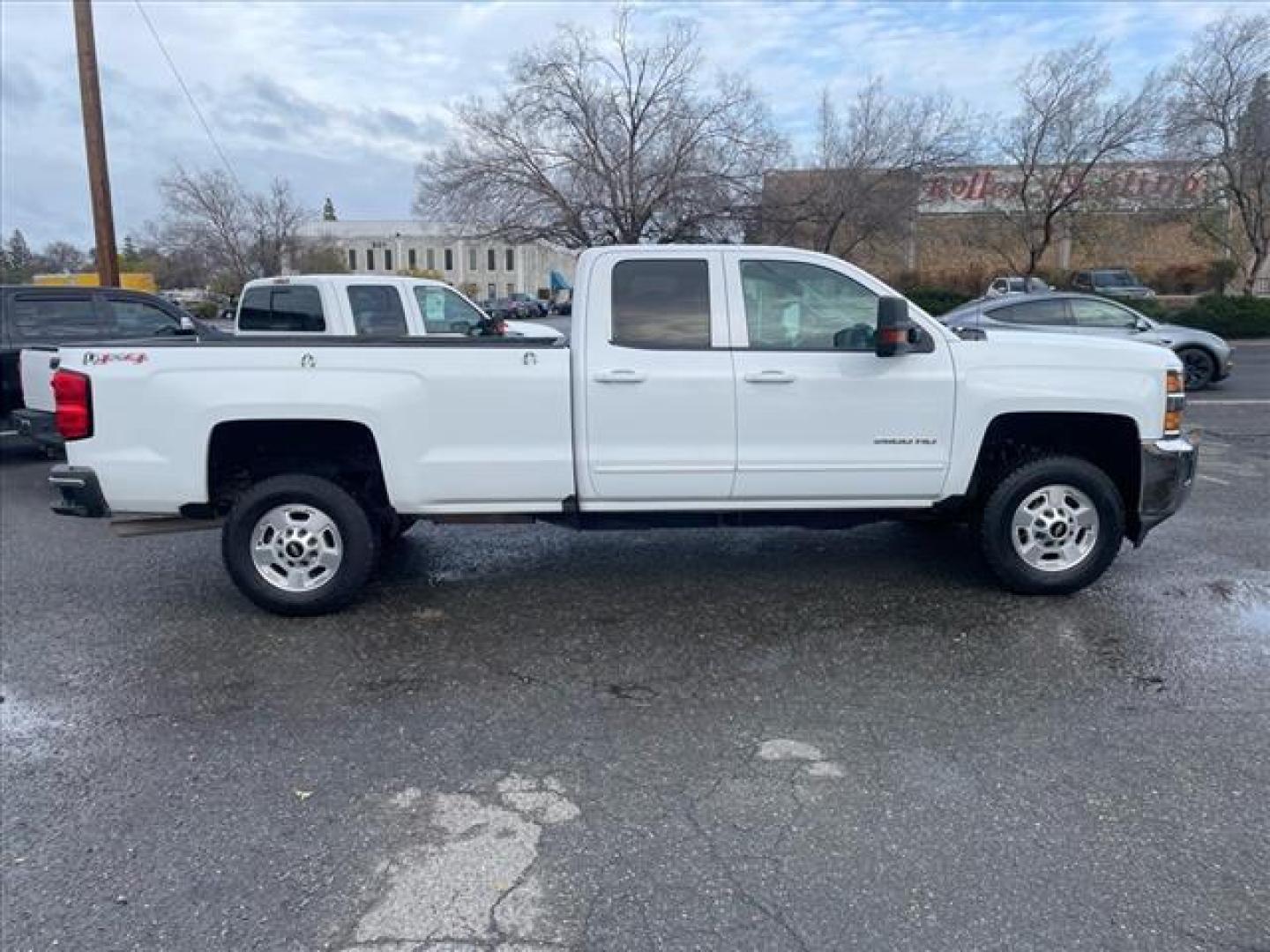 2017 Summit White Chevrolet Silverado 2500HD LT (1GC2KVEG2HZ) with an 6.0L Vortec 6.0L Flex Fuel V8 360hp 380ft. lbs. Sequential Electronic Fuel Injection engine, 6-Speed Shiftable Automatic transmission, located at 800 Riverside Ave, Roseville, CA, 95678, 916-773-4549 & Toll Free: 866-719-4393, 38.732265, -121.291039 - DOUBLE CAB 4X4 LT - Photo#5