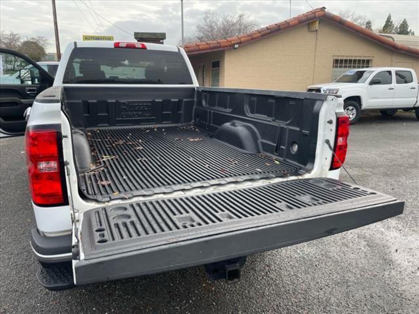 2017 Summit White Chevrolet Silverado 2500HD LT (1GC2KVEG2HZ) with an 6.0L Vortec 6.0L Flex Fuel V8 360hp 380ft. lbs. Sequential Electronic Fuel Injection engine, 6-Speed Shiftable Automatic transmission, located at 800 Riverside Ave, Roseville, CA, 95678, 916-773-4549 & Toll Free: 866-719-4393, 38.732265, -121.291039 - DOUBLE CAB 4X4 LT - Photo#8