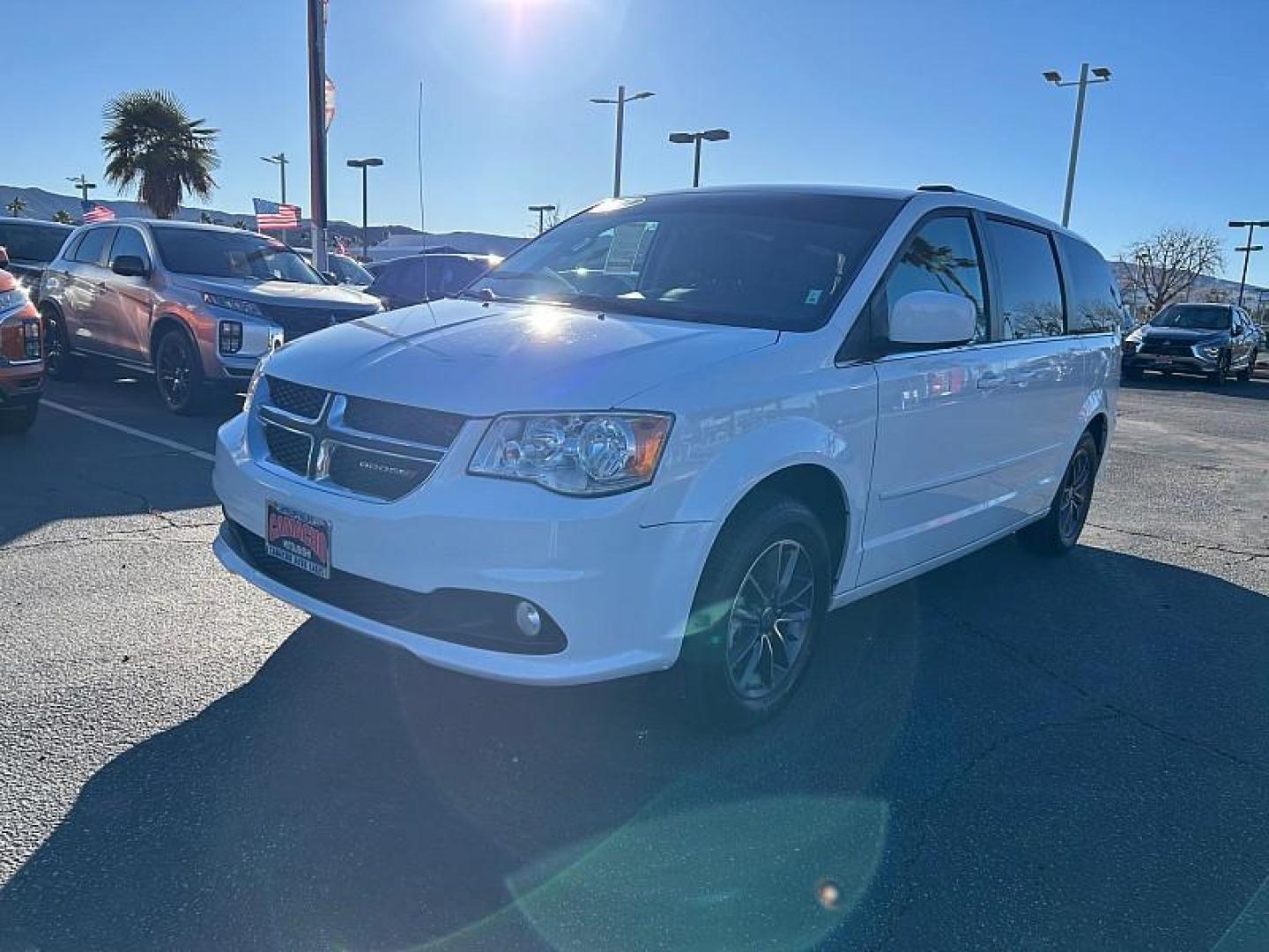 2017 SILVER Dodge Grand Caravan (2C4RDGCG2HR) with an V6 Flex Fuel 3.6 Liter engine, Automatic 6-Spd transmission, located at 412 Auto Vista Drive, Palmdale, 93551, (661) 945-0620, 34.592636, -118.136681 - Photo#2