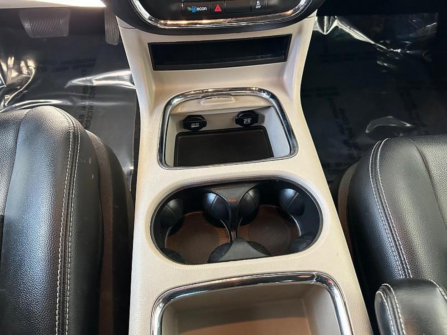 2017 SILVER Dodge Grand Caravan (2C4RDGCG2HR) with an V6 Flex Fuel 3.6 Liter engine, Automatic 6-Spd transmission, located at 412 Auto Vista Drive, Palmdale, 93551, (661) 945-0620, 34.592636, -118.136681 - Photo#6