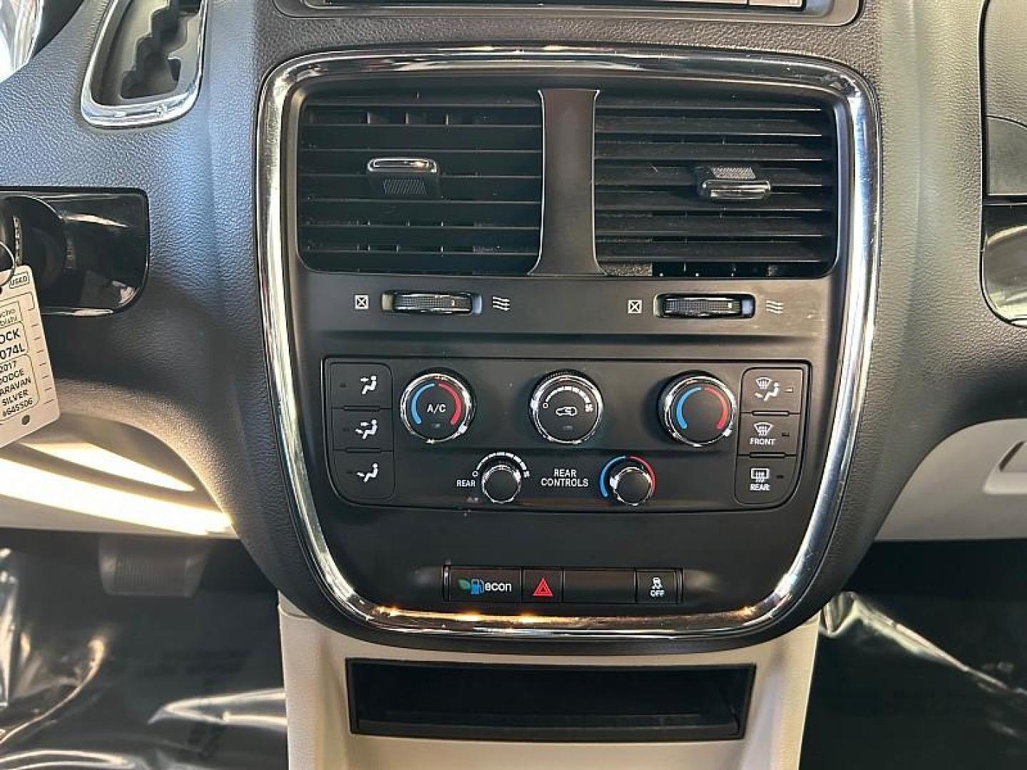 2017 SILVER Dodge Grand Caravan (2C4RDGCG2HR) with an V6 Flex Fuel 3.6 Liter engine, Automatic 6-Spd transmission, located at 412 Auto Vista Drive, Palmdale, 93551, (661) 945-0620, 34.592636, -118.136681 - Photo#7