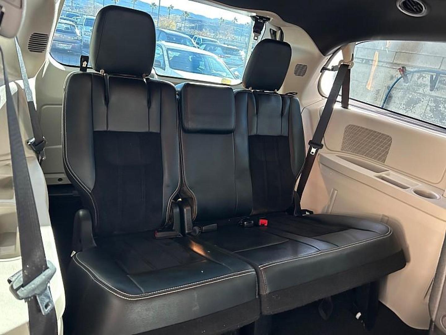 2017 SILVER Dodge Grand Caravan (2C4RDGCG2HR) with an V6 Flex Fuel 3.6 Liter engine, Automatic 6-Spd transmission, located at 412 Auto Vista Drive, Palmdale, 93551, (661) 945-0620, 34.592636, -118.136681 - Photo#13