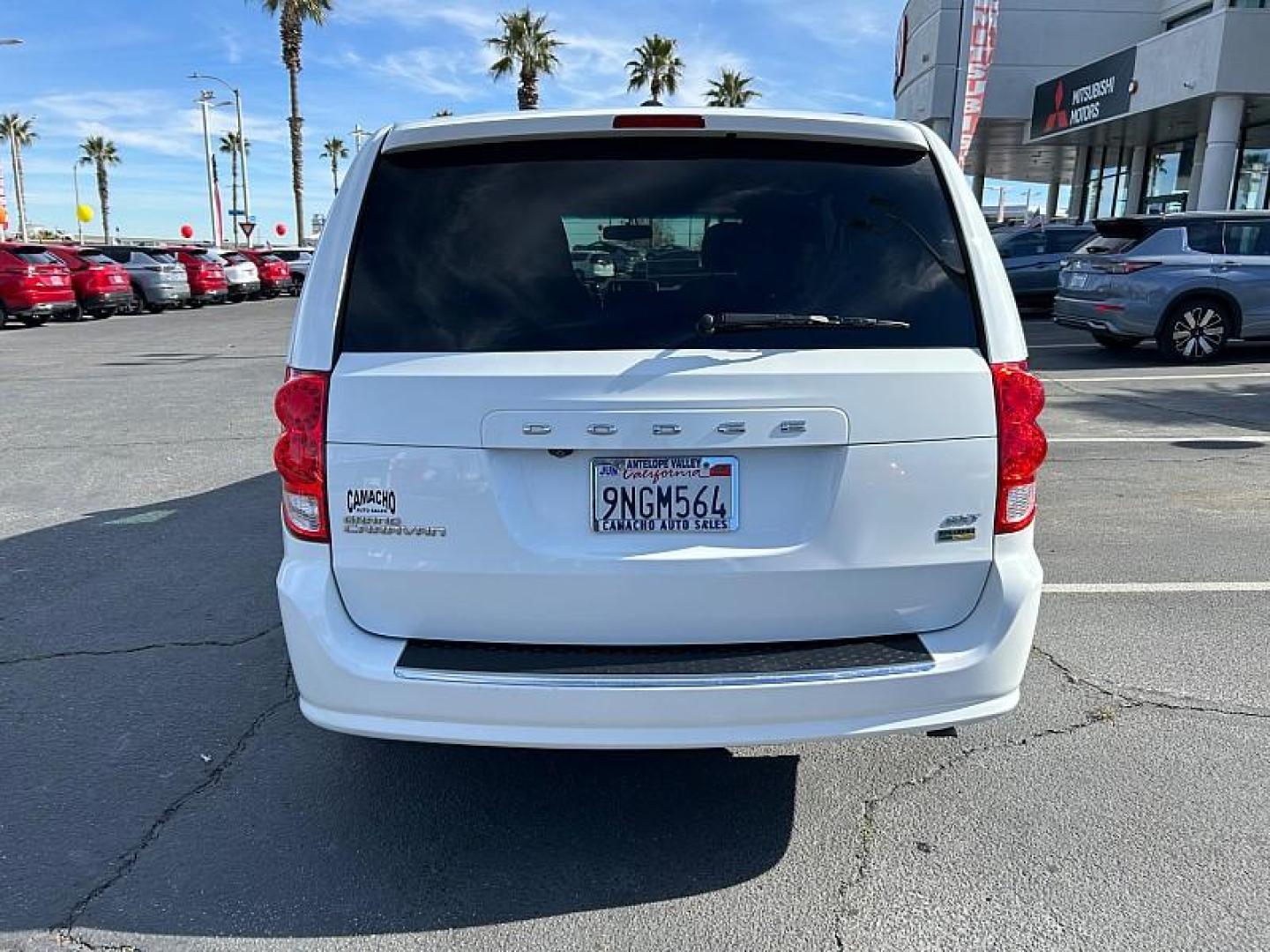 2017 WHITE Dodge Grand Caravan (2C4RDGCG8HR) with an V6 Flex Fuel 3.6 Liter engine, Automatic 6-Spd transmission, located at 412 Auto Vista Drive, Palmdale, 93551, (661) 945-0620, 34.592636, -118.136681 - Photo#4