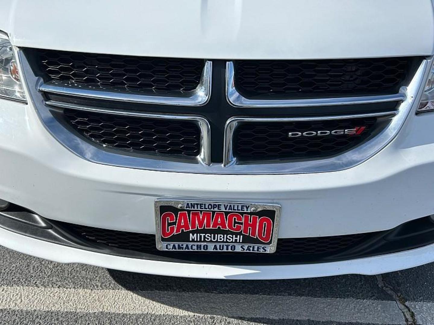 2017 WHITE Dodge Grand Caravan (2C4RDGCG8HR) with an V6 Flex Fuel 3.6 Liter engine, Automatic 6-Spd transmission, located at 412 Auto Vista Drive, Palmdale, 93551, (661) 945-0620, 34.592636, -118.136681 - Photo#8