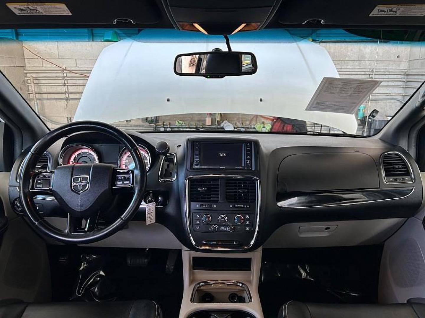 2017 WHITE Dodge Grand Caravan (2C4RDGCG8HR) with an V6 Flex Fuel 3.6 Liter engine, Automatic 6-Spd transmission, located at 412 Auto Vista Drive, Palmdale, 93551, (661) 945-0620, 34.592636, -118.136681 - Photo#16