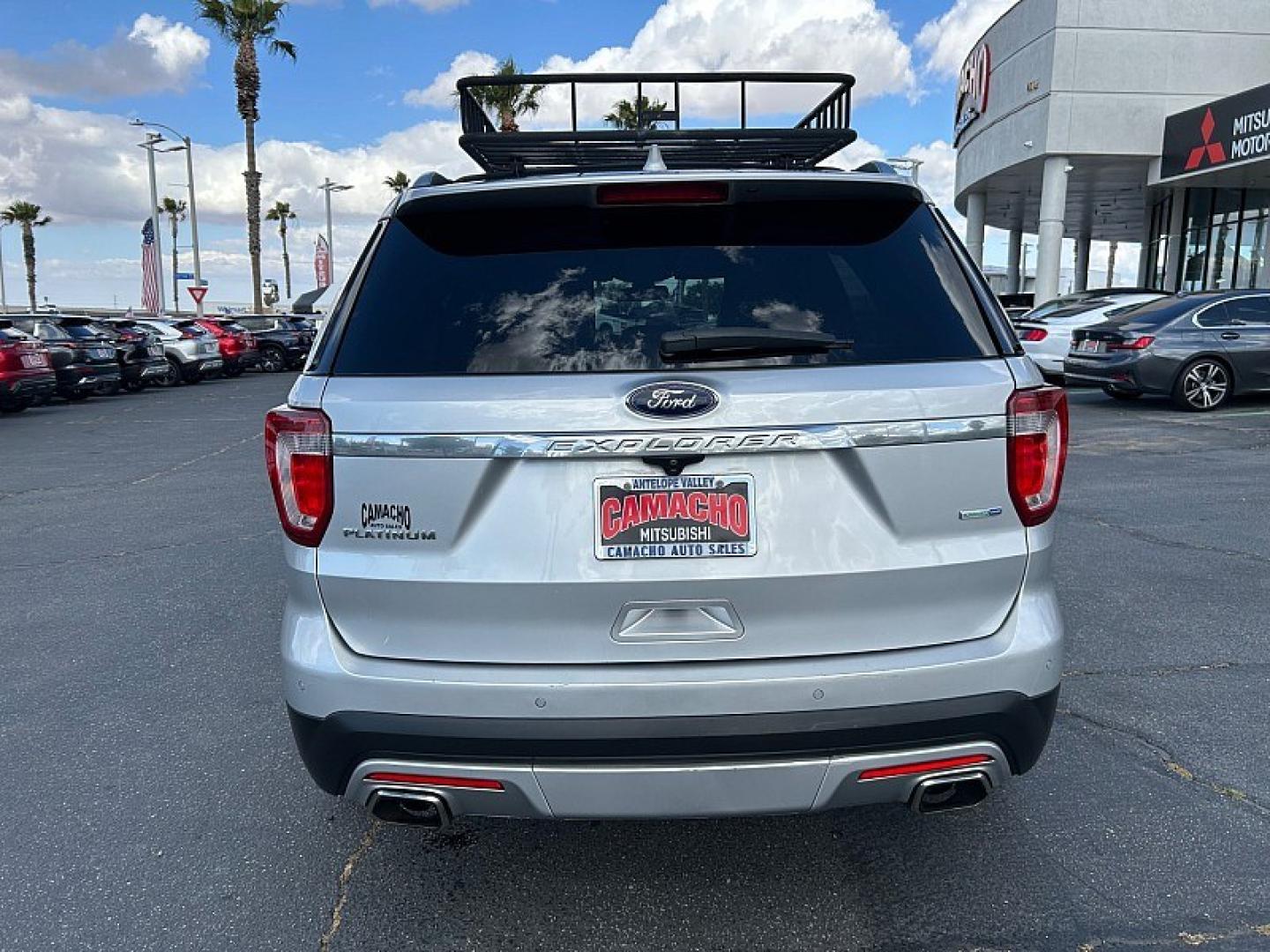 2017 SILVER Ford Explorer (1FM5K8HT2HG) with an V6 EcoBoost TT 3.5L engine, Auto 6-Spd SelectShift transmission, located at 412 Auto Vista Drive, Palmdale, 93551, (661) 945-0620, 34.592636, -118.136681- Photo#3
