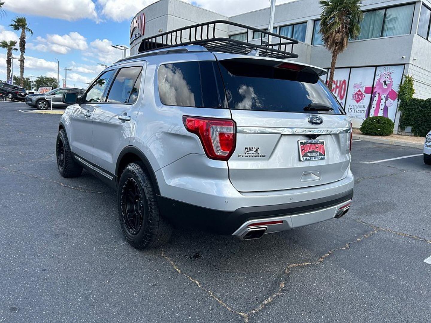 2017 SILVER Ford Explorer (1FM5K8HT2HG) with an V6 EcoBoost TT 3.5L engine, Auto 6-Spd SelectShift transmission, located at 412 Auto Vista Drive, Palmdale, 93551, (661) 945-0620, 34.592636, -118.136681- Photo#4
