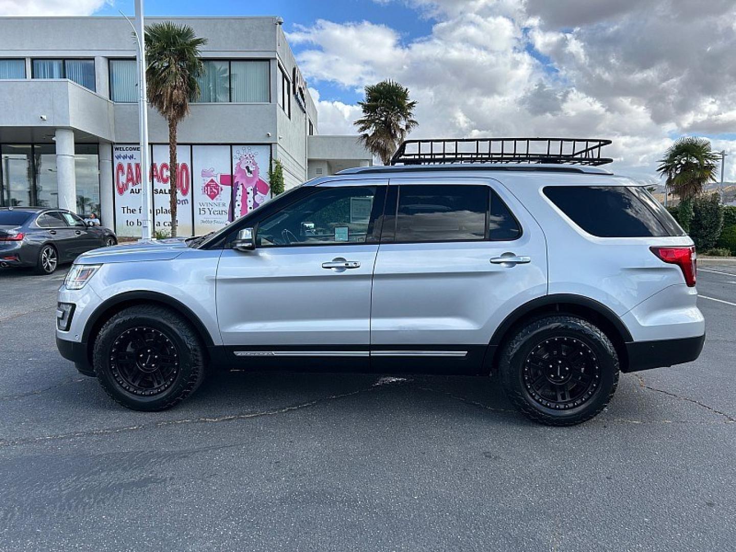 2017 SILVER Ford Explorer (1FM5K8HT2HG) with an V6 EcoBoost TT 3.5L engine, Auto 6-Spd SelectShift transmission, located at 412 Auto Vista Drive, Palmdale, 93551, (661) 945-0620, 34.592636, -118.136681- Photo#5