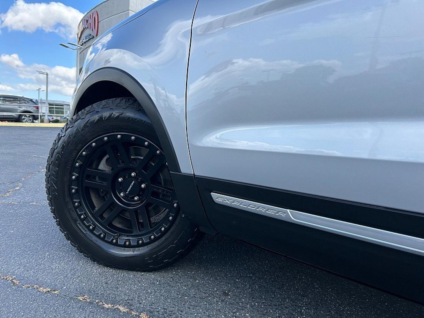 2017 SILVER Ford Explorer (1FM5K8HT2HG) with an V6 EcoBoost TT 3.5L engine, Auto 6-Spd SelectShift transmission, located at 412 Auto Vista Drive, Palmdale, 93551, (661) 945-0620, 34.592636, -118.136681- Photo#8