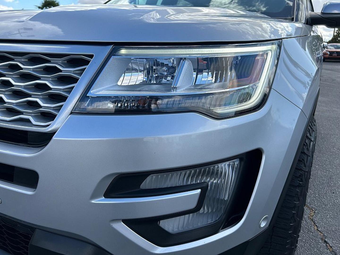 2017 SILVER Ford Explorer (1FM5K8HT2HG) with an V6 EcoBoost TT 3.5L engine, Auto 6-Spd SelectShift transmission, located at 412 Auto Vista Drive, Palmdale, 93551, (661) 945-0620, 34.592636, -118.136681- Photo#9