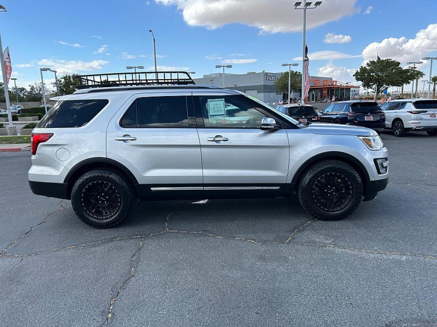 2017 SILVER Ford Explorer (1FM5K8HT2HG) with an V6 EcoBoost TT 3.5L engine, Auto 6-Spd SelectShift transmission, located at 412 Auto Vista Drive, Palmdale, 93551, (661) 945-0620, 34.592636, -118.136681- Photo#11